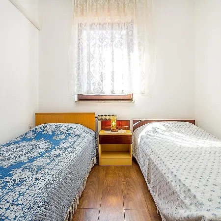 Mari House 아파트 풀라