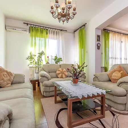 Mari House * 풀라